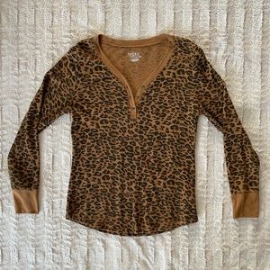 Leopard Henley
